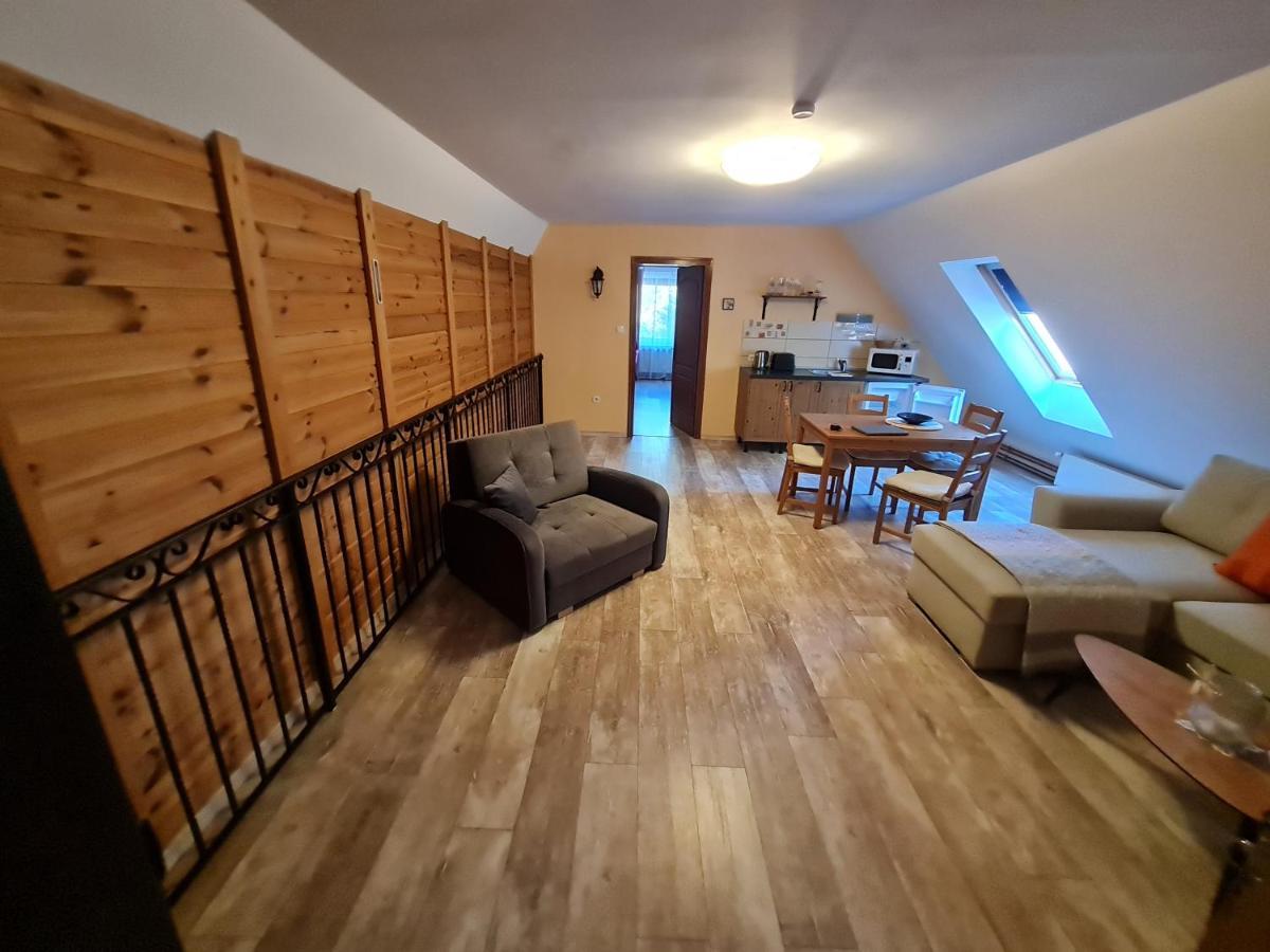 Apartments For Rent Near Budapest Етейк Екстер'єр фото